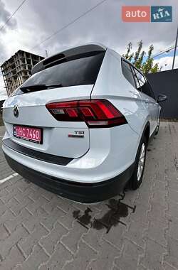 Внедорожник / Кроссовер Volkswagen Tiguan 2018 в 