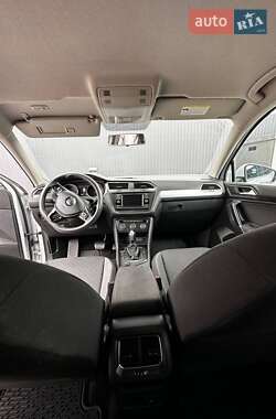 Внедорожник / Кроссовер Volkswagen Tiguan 2018 в 