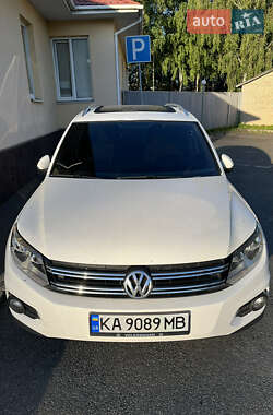 Позашляховик / Кросовер Volkswagen Tiguan 2012 в 