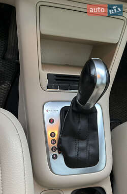 Позашляховик / Кросовер Volkswagen Tiguan 2012 в 