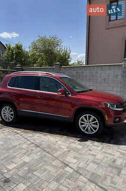 Внедорожник / Кроссовер Volkswagen Tiguan 2014 в 