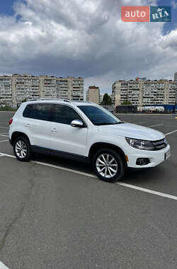 Внедорожник / Кроссовер Volkswagen Tiguan 2016 в 