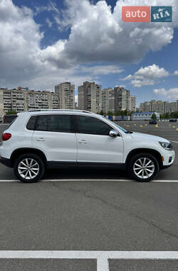 Внедорожник / Кроссовер Volkswagen Tiguan 2016 в 