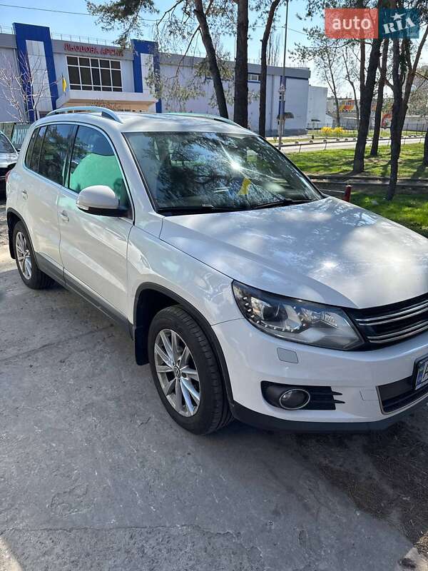 Позашляховик / Кросовер Volkswagen Tiguan 2012 в 