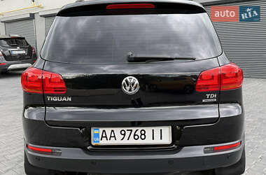 Позашляховик / Кросовер Volkswagen Tiguan 2012 в 