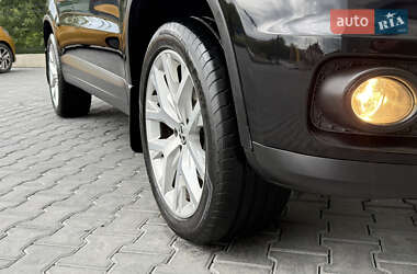 Позашляховик / Кросовер Volkswagen Tiguan 2012 в 