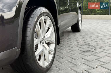 Позашляховик / Кросовер Volkswagen Tiguan 2012 в 