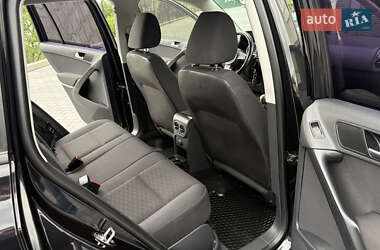 Позашляховик / Кросовер Volkswagen Tiguan 2012 в 