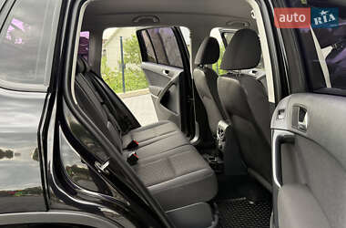 Позашляховик / Кросовер Volkswagen Tiguan 2012 в 