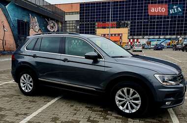 Внедорожник / Кроссовер Volkswagen Tiguan 2019 в 