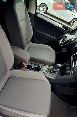 Внедорожник / Кроссовер Volkswagen Tiguan 2019 в 