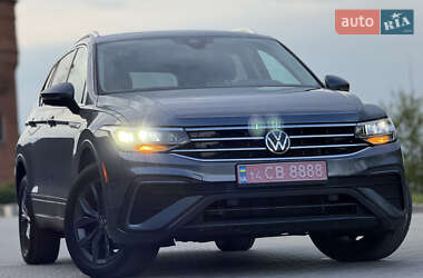 Позашляховик / Кросовер Volkswagen Tiguan 2022 в 
