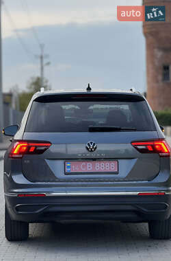 Позашляховик / Кросовер Volkswagen Tiguan 2022 в 