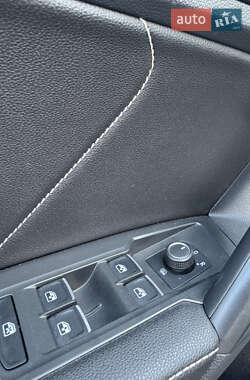 Позашляховик / Кросовер Volkswagen Tiguan 2022 в 