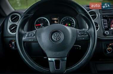 Позашляховик / Кросовер Volkswagen Tiguan 2010 в 