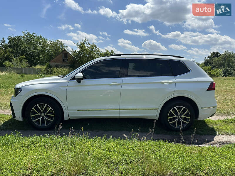 Внедорожник / Кроссовер Volkswagen Tiguan 2018 в Лохвице