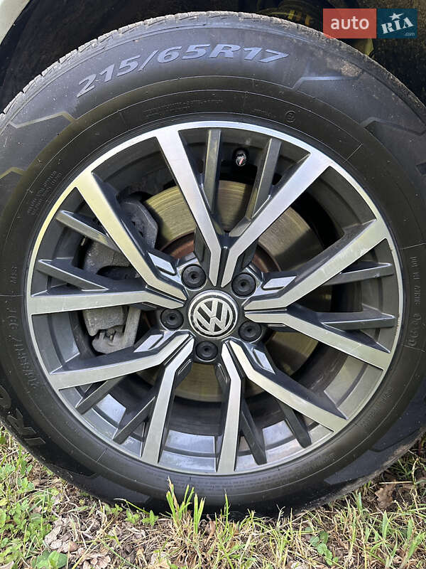 Внедорожник / Кроссовер Volkswagen Tiguan 2018 в Лохвице