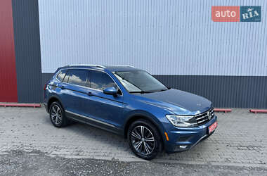 Внедорожник / Кроссовер Volkswagen Tiguan 2018 в 