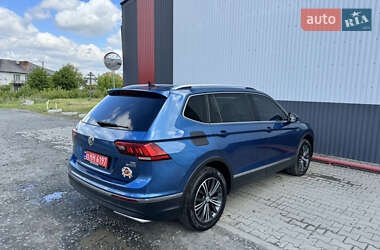 Внедорожник / Кроссовер Volkswagen Tiguan 2018 в 