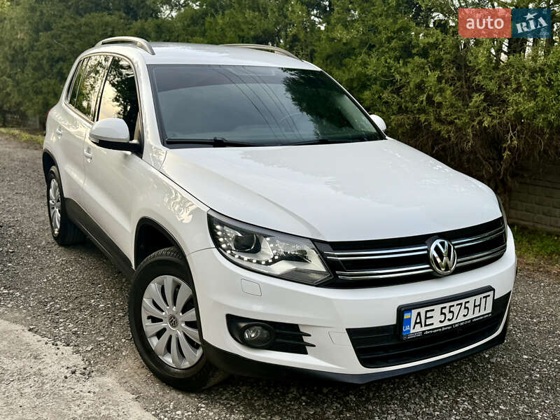 Позашляховик / Кросовер Volkswagen Tiguan 2013 в 