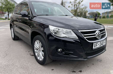 Внедорожник / Кроссовер Volkswagen Tiguan 2010 в Радивилове