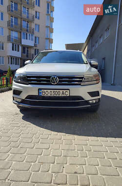 Внедорожник / Кроссовер Volkswagen Tiguan 2018 в 