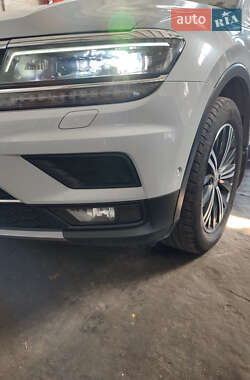 Внедорожник / Кроссовер Volkswagen Tiguan 2018 в 