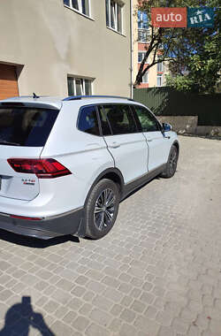 Внедорожник / Кроссовер Volkswagen Tiguan 2018 в 