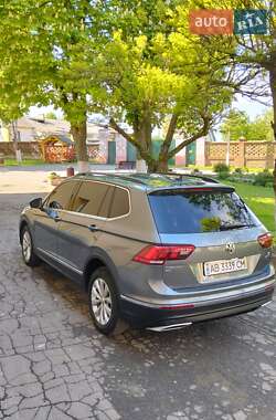 Внедорожник / Кроссовер Volkswagen Tiguan 2018 в 