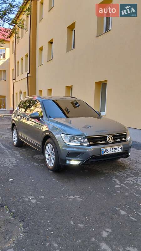 Внедорожник / Кроссовер Volkswagen Tiguan 2018 в 