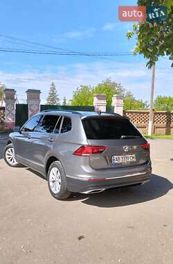 Внедорожник / Кроссовер Volkswagen Tiguan 2018 в 