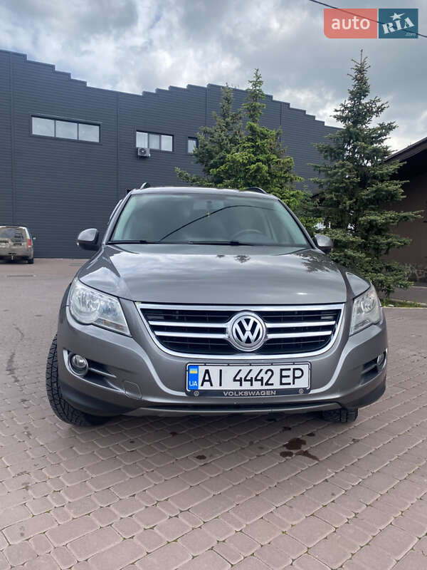 Внедорожник / Кроссовер Volkswagen Tiguan 2010 в 