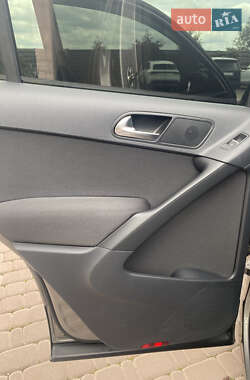 Внедорожник / Кроссовер Volkswagen Tiguan 2010 в 