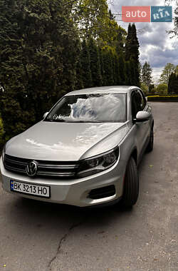 Внедорожник / Кроссовер Volkswagen Tiguan 2012 в 