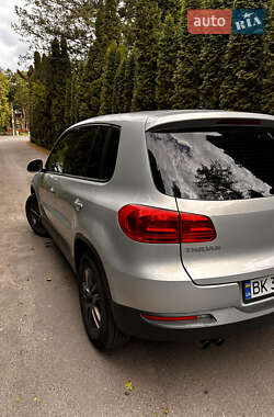 Внедорожник / Кроссовер Volkswagen Tiguan 2012 в 