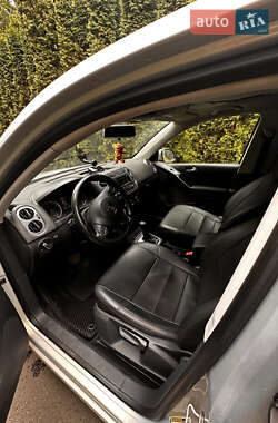 Внедорожник / Кроссовер Volkswagen Tiguan 2012 в 