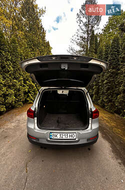 Внедорожник / Кроссовер Volkswagen Tiguan 2012 в 