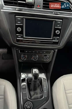 Внедорожник / Кроссовер Volkswagen Tiguan 2022 в 
