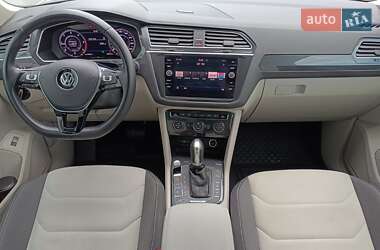 Позашляховик / Кросовер Volkswagen Tiguan 2017 в 
