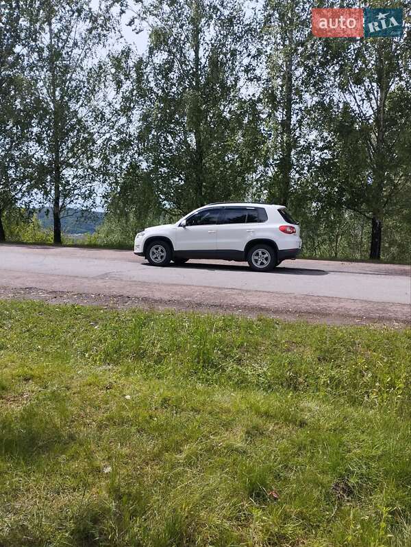 Позашляховик / Кросовер Volkswagen Tiguan 2011 в Тячеві