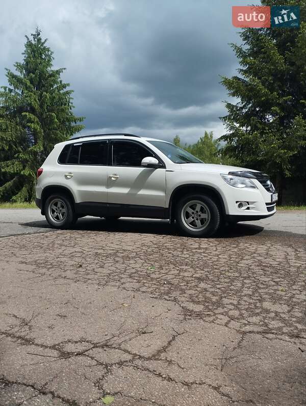 Позашляховик / Кросовер Volkswagen Tiguan 2011 в Тячеві
