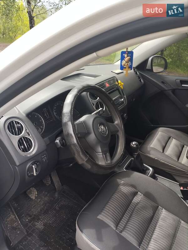 Позашляховик / Кросовер Volkswagen Tiguan 2011 в Тячеві