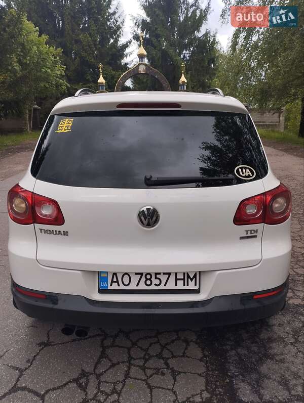Позашляховик / Кросовер Volkswagen Tiguan 2011 в Тячеві
