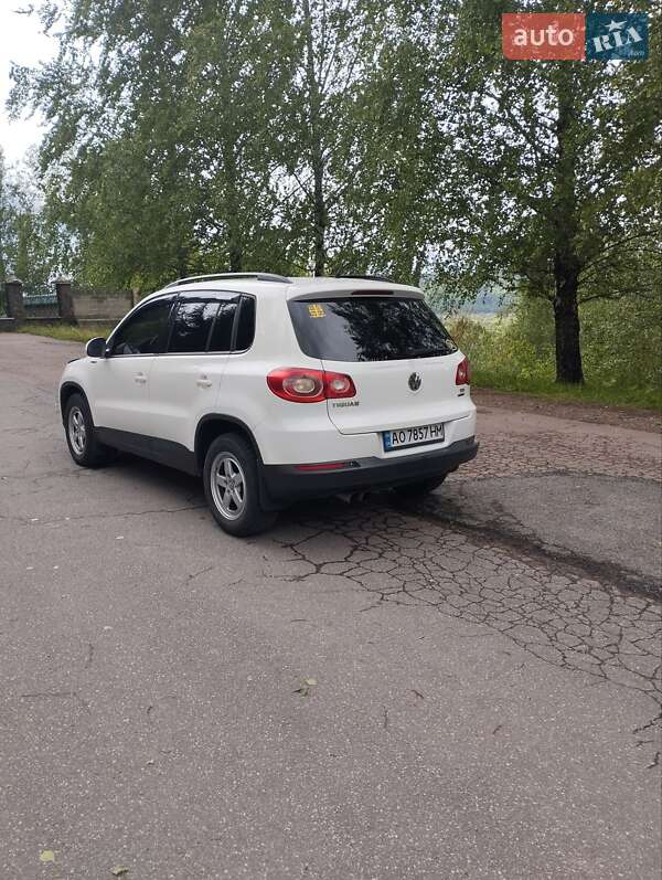 Позашляховик / Кросовер Volkswagen Tiguan 2011 в Тячеві