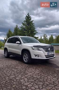 Внедорожник / Кроссовер Volkswagen Tiguan 2011 в Тячеве