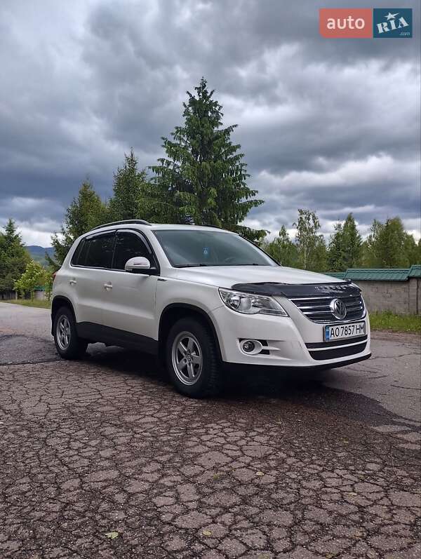 Позашляховик / Кросовер Volkswagen Tiguan 2011 в Тячеві