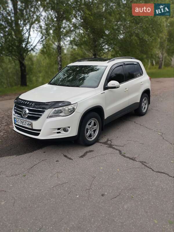 Позашляховик / Кросовер Volkswagen Tiguan 2011 в Тячеві