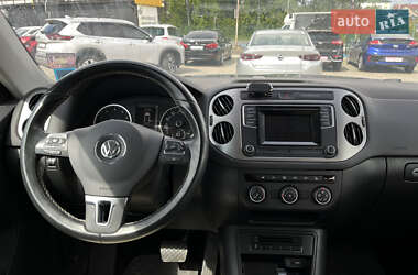 Позашляховик / Кросовер Volkswagen Tiguan 2016 в 