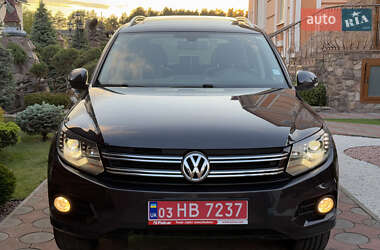 Позашляховик / Кросовер Volkswagen Tiguan 2016 в 