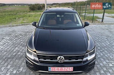 Внедорожник / Кроссовер Volkswagen Tiguan 2018 в 